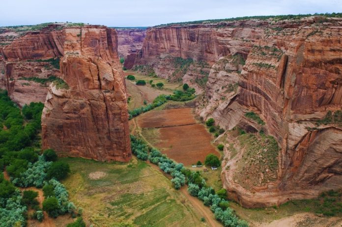 explorati-epicentrul-culturii-navajo-la-canyon-de-chelly.jpg