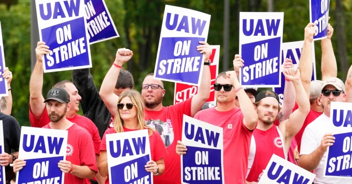 uaw-spune-ca-se-extinde-greva-pentru-a-include-o-mare-fabrica-de-camioane-ford-din-kentucky.jpg
